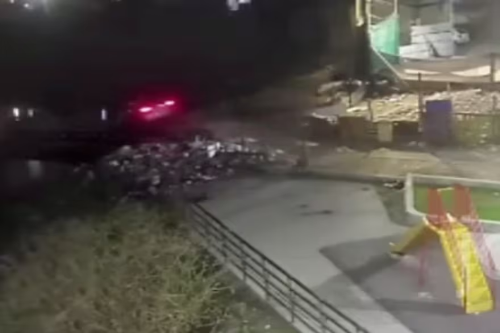 Una mujer que viajaba en el vehículo fue rescatada. Buscan determinar si habia más personas