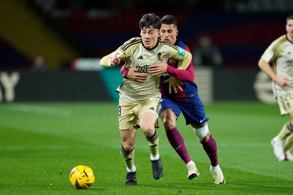 Pellistri recibió la felicitación del club dueño de su ficha