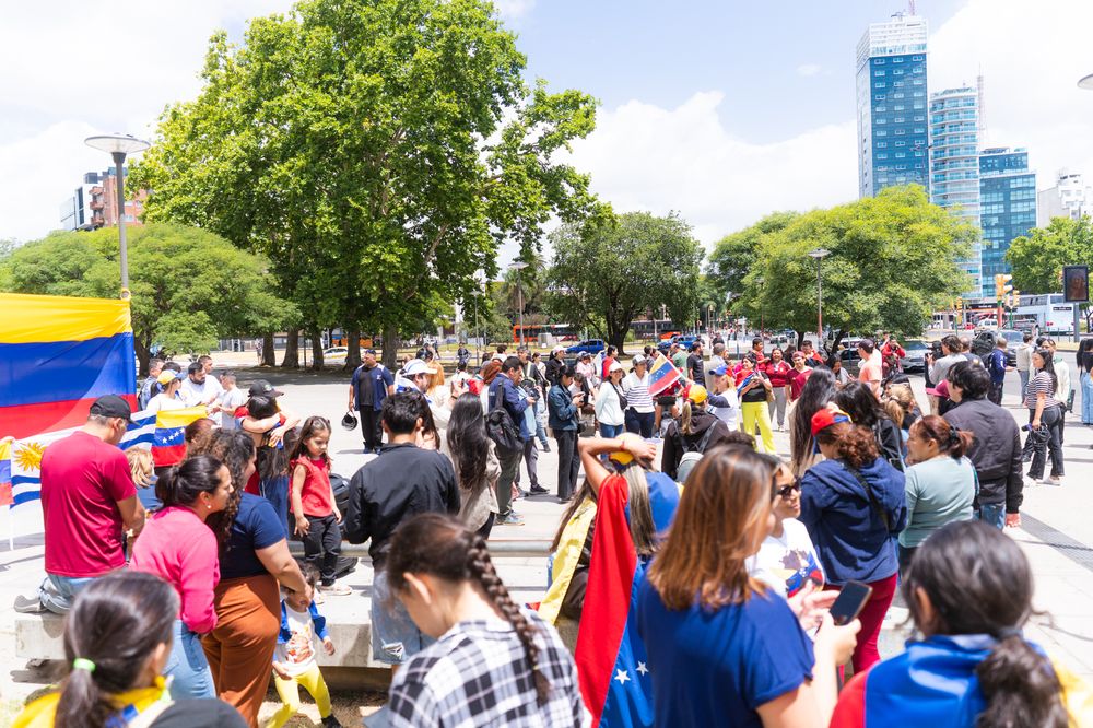 Manifestación de venezolanos en Uruguay, tras el derrocamiento de Nicolás Maduro