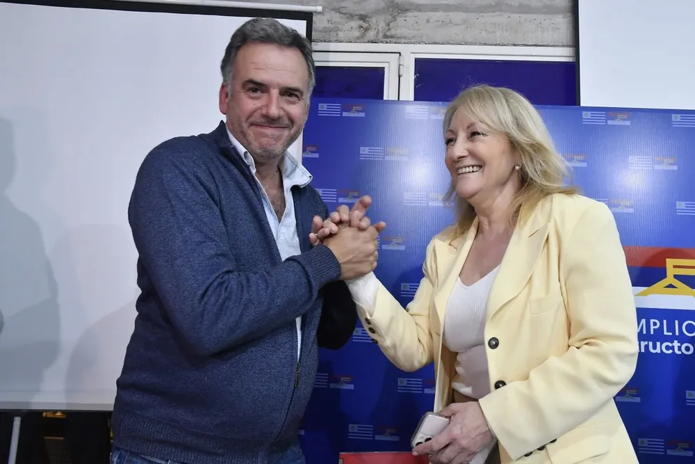 Yamandú Orsi y Carolina Cosse