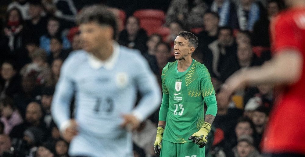 Fernando Muslera en el partido contra Inglaterra