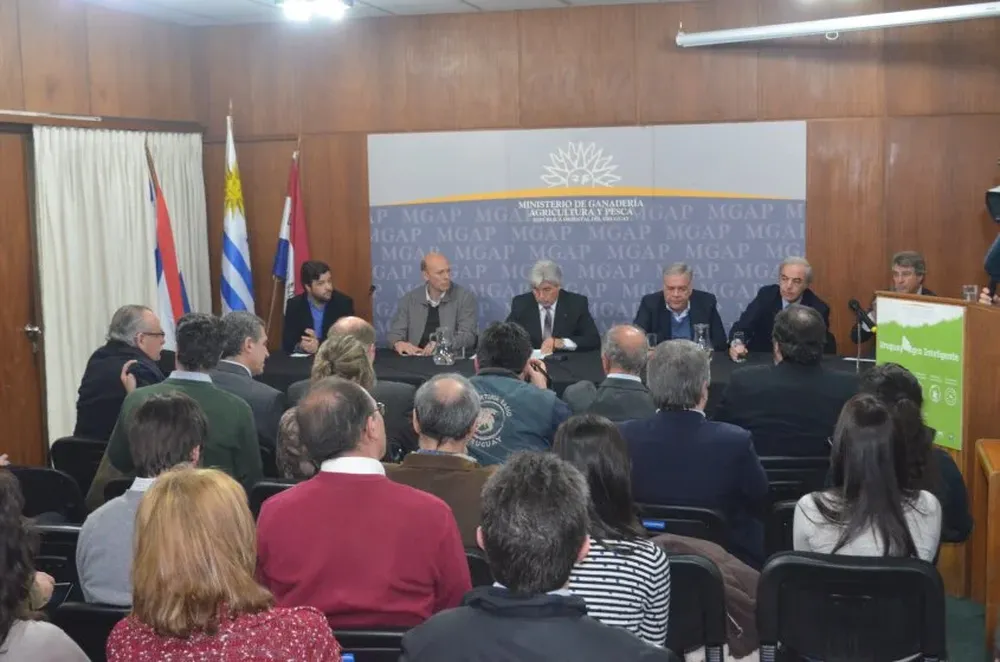 El ministro Aguerre y representantes de las empresas privadas realizaron los anuncios.