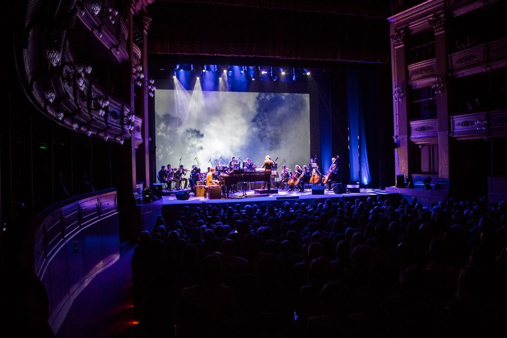 Luciano Supervielle con la Filarmónica de Montevideo presentando Montevideano en el Teatro Solís