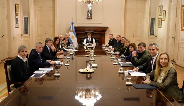 Javier Milei no consigue salir del escándalo en torno a Manuel Adorni y persisten las dudas en el Gobierno