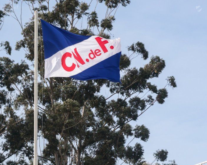 Bandera de Nacional en Los Céspedes. (Archivo)