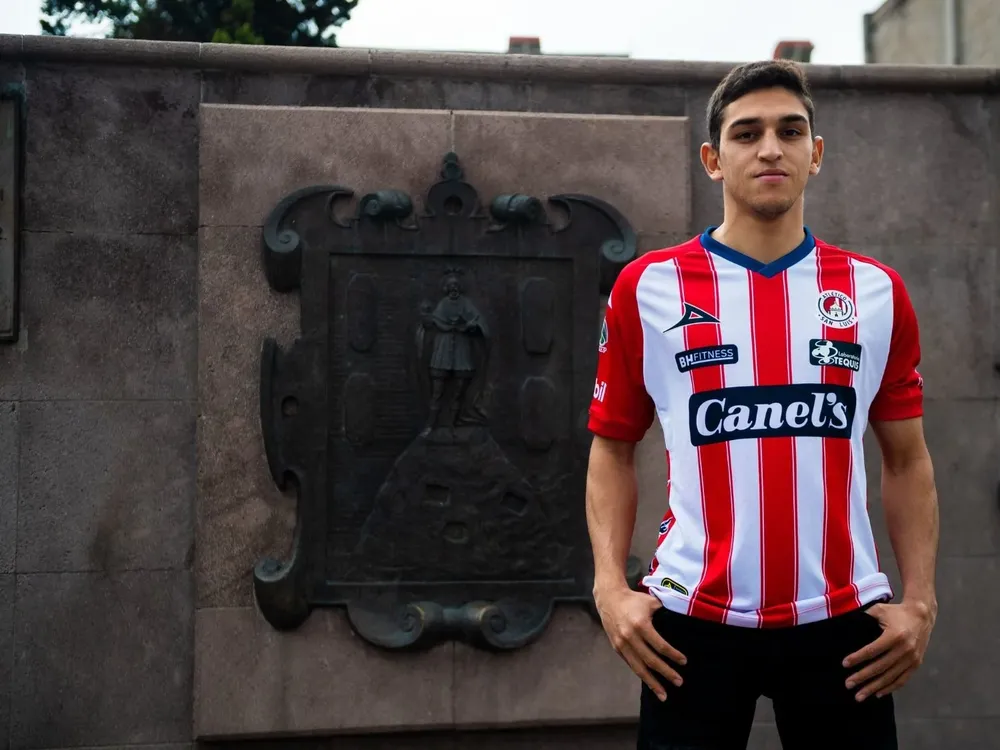 Juan Manuel Sanabria ya posó con la camiseta de Atlético San Luis de México