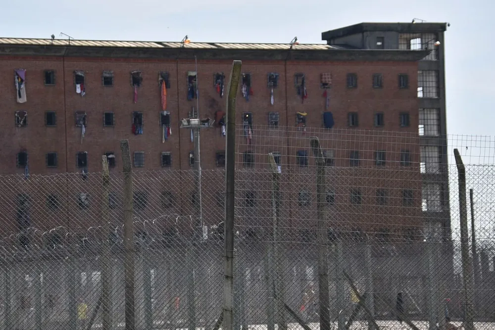 Hay 10 reclusos heridos tras el intento de motín en el Penal de Libertad