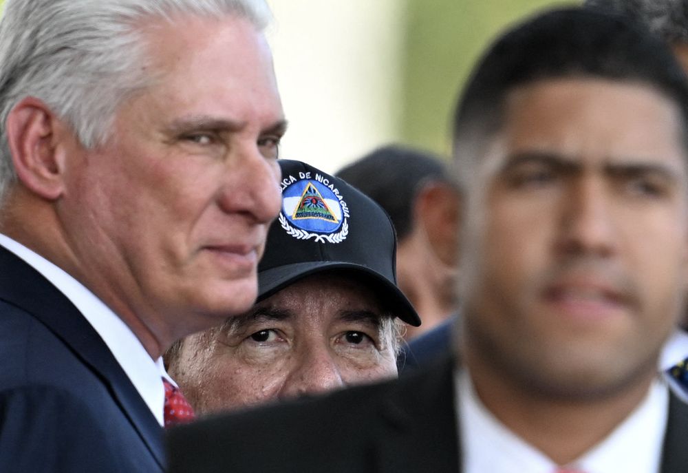El cubano Miguel Díaz Canel y el nicaraguense Daniel Ortega, dos de los incondicionales apoyos de Maduro, presentes en la asunción.