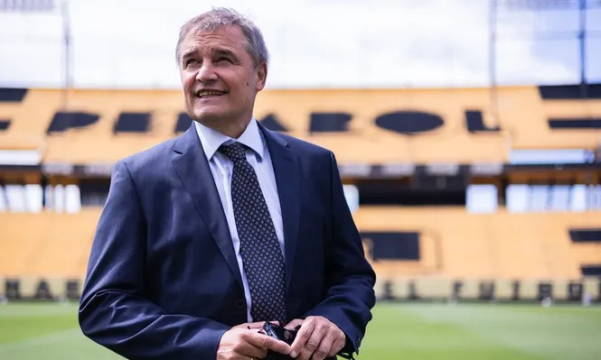 Diego Aguirre, técnico de Peñarol, en el Campeón del Siglo