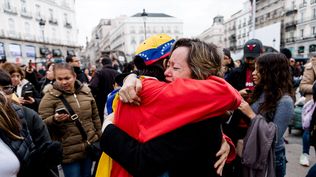 Puerta del Sol es el escenario de celebración de los venezolanos en Madrid por la caída de Maduro