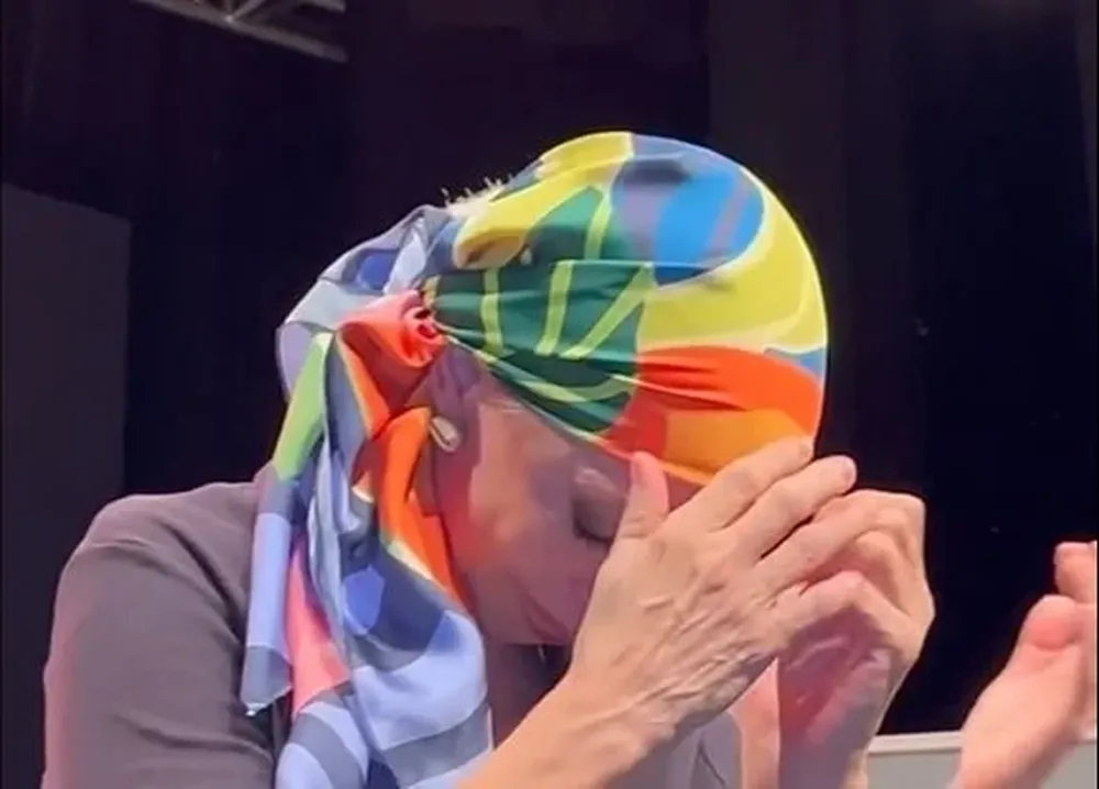 Adriana da Silva, emocionada en el teatro