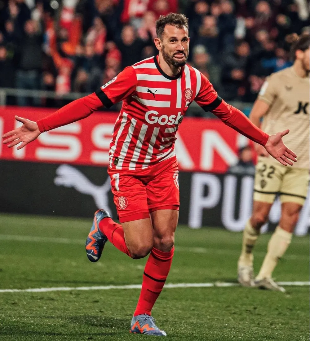 El festejo de gol de Cristhian Stuani de Girona, quien ingresó y la primera pelota que tocó fue para anotar