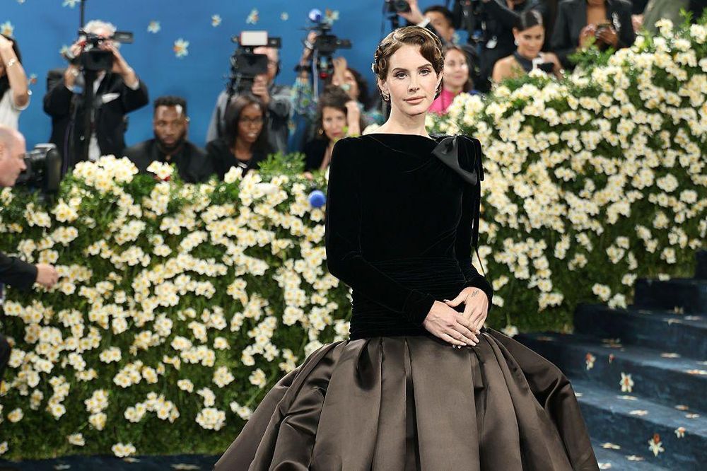 Lana del Rey, en un diseño de Valentino.