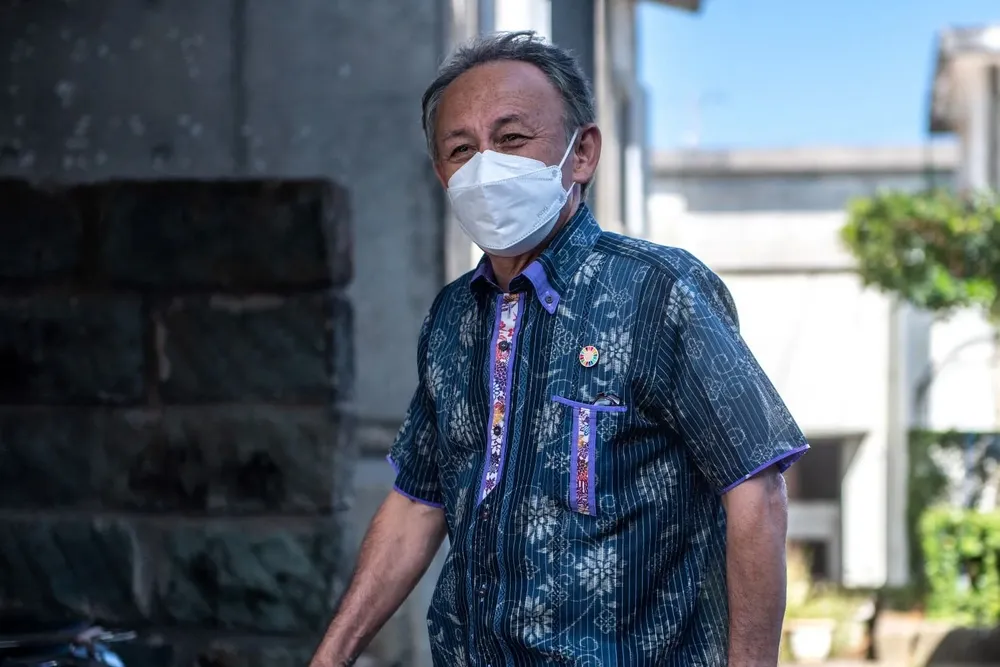 El gobernador de Okinawa, Denny Tamaki