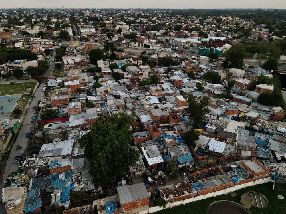 hay 11,5 millones de personas en situación de pobreza, de los cuales 2,4 millones son indigentes, de acuerdo con la estadística oficial. 