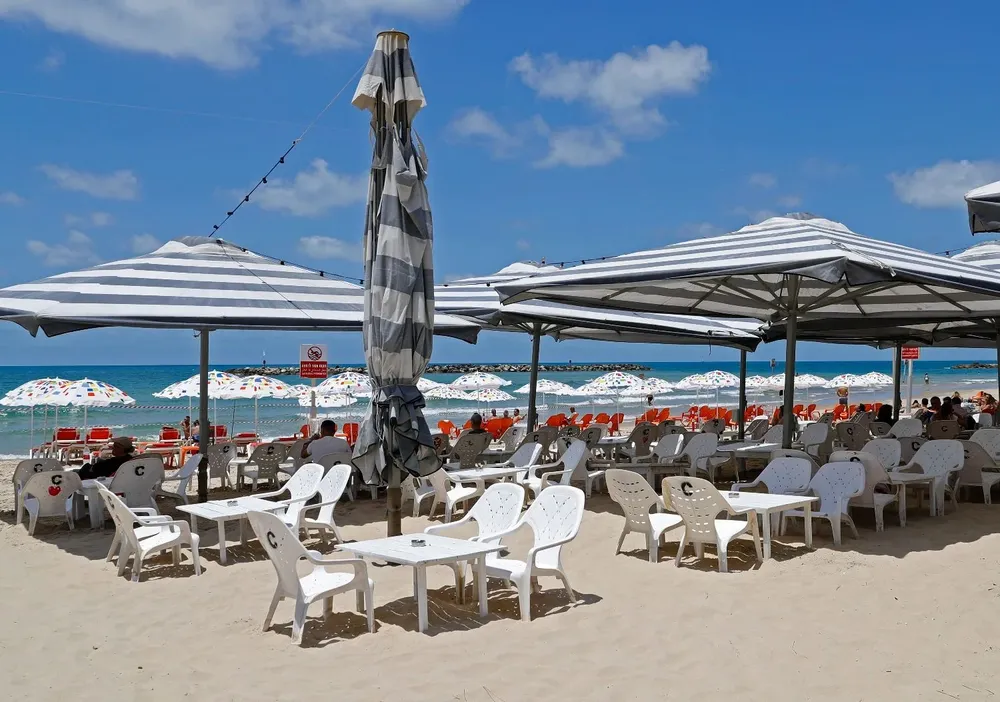 La costa del mar Mediterráneo en Tel Aviv, Israel