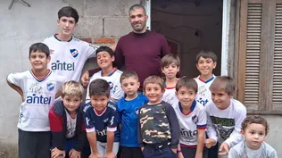 Emmanuel Gigliotti con los niños en Florida