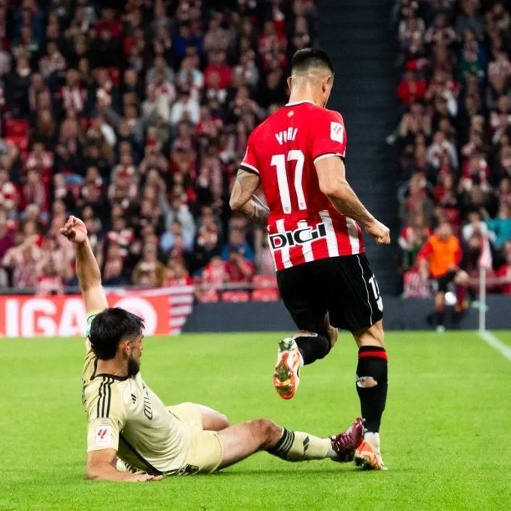 La foto de la patada de Bruno Méndez a Yuri que subió Athletic de Bilbao