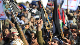 Los hutíes, una milicia de Yemen financiada por Irán, bloqueó el estrecho de Bab el-Mandeb, que conecta el sur del Mar Rojo con el Golfo de Adén, durante dos años desde finales de 2023.