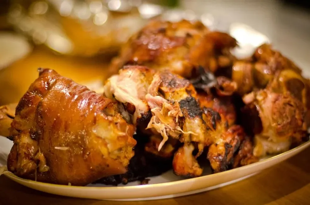 Schweinehaxe, uno de los patos tipicos alemanes cuyo ingrediente principal es el codillo de cerdo