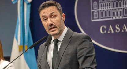 Luis Petri ordenó investigar irregularidades en Campo de Mayo y suspendió a 16 militares.