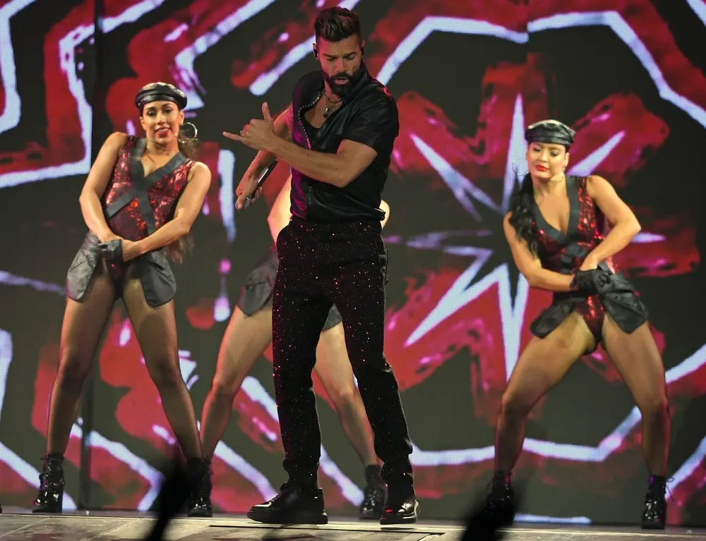 Efectos especiales con humo y luces fueron parte del concierto en Montevideo