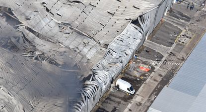 Una de las imágenes del incendio desatado en la planta de Nordex en Colón