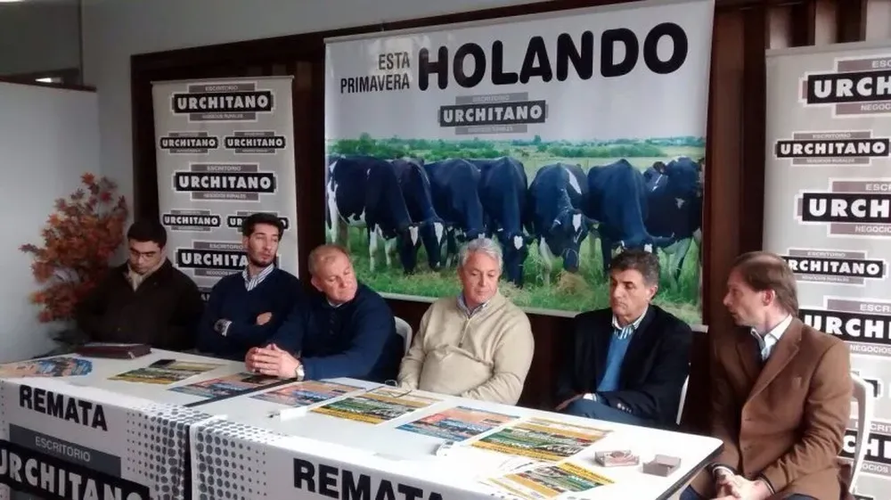 Integrantes de Urchitano Negocios Rurales y del Scotiabank en la conferencia en la sede de la ANPL.