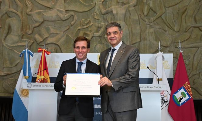 El alcalde de Madrid, José Luis Martínez-Almeida, y el jefe de Gobierno porteño, Jorge Macri.&nbsp;