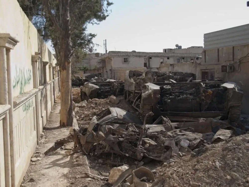 Vehículo del ejército sirio destruido en Alepo