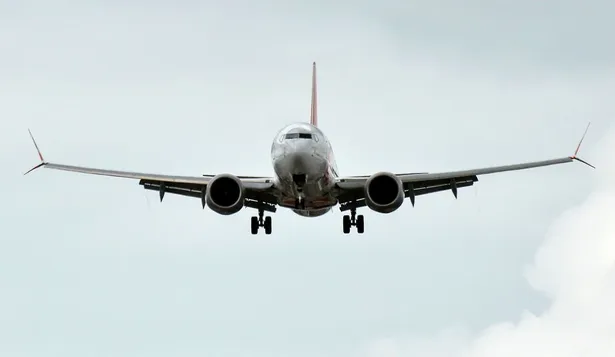 Varios países suspenden vuelos de Reino Unido por cepa de covid-19 fuera de control