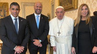 Daniel Petrone, vicepresidente de la Casación Federal; Mariano Borinsky, presidente de la Cámara Federal de Casación Penal y vicepresidente de la Comisión de Reforma del Código Penal; el Papa Francisco y María Eugenia Capuchetti, jueza federal y vicepresidenta de la Comisión de Reforma del Código Penal