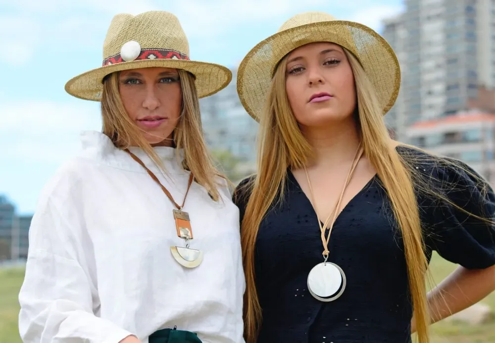 El precio promedio de un accesorio de eMaxs (caravanas, collares y pulseras) es de $800