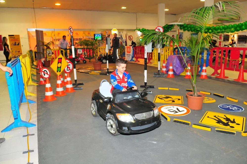 El circuito diagramado para niños dentro del stand.