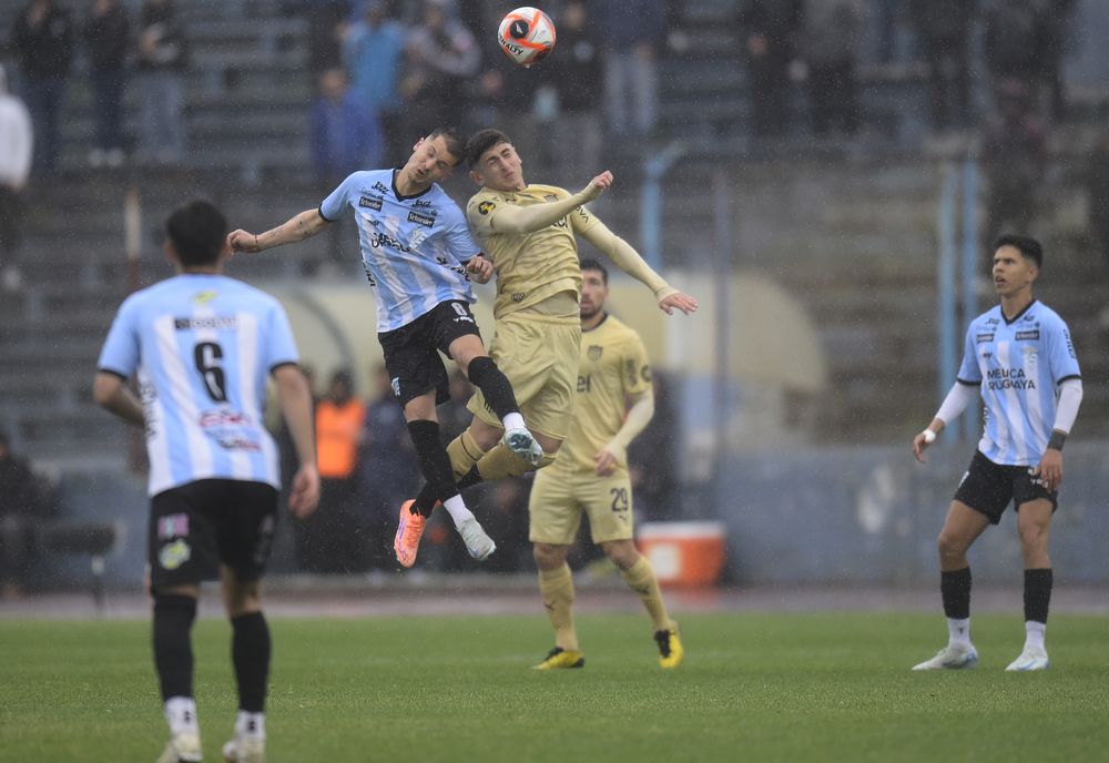 Cerro le ganó a Peñarol 2-0 en el Estadio Luis Tróccoli