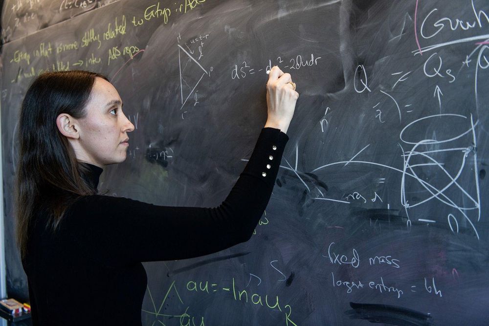 Pasterski entró con 17 años al MIT y en 2021, se unió al Instituto Perimeter, uno de los principales centros dedicados a la física teórica en el mundo.