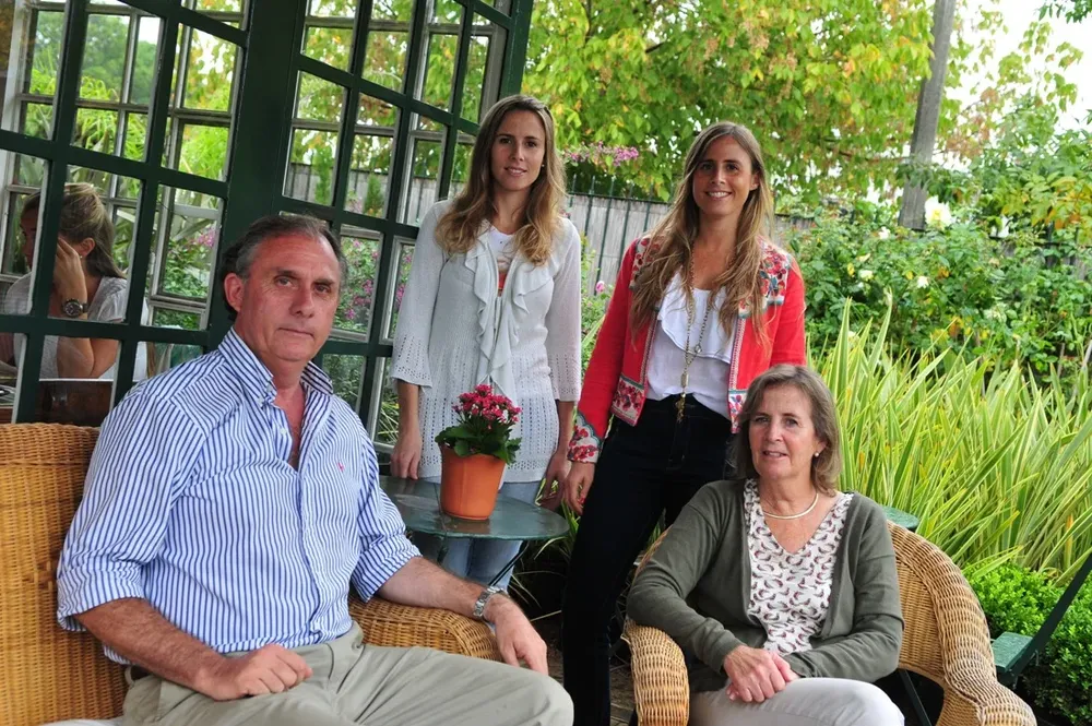 César García, Lucía, Catalina y Maureen Cummins.