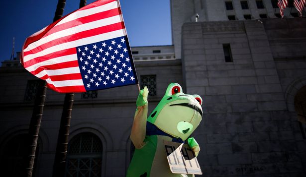 Las manifestaciones en contra del gobierno Trump han estado adornadas por personas disfrazadas de animales.