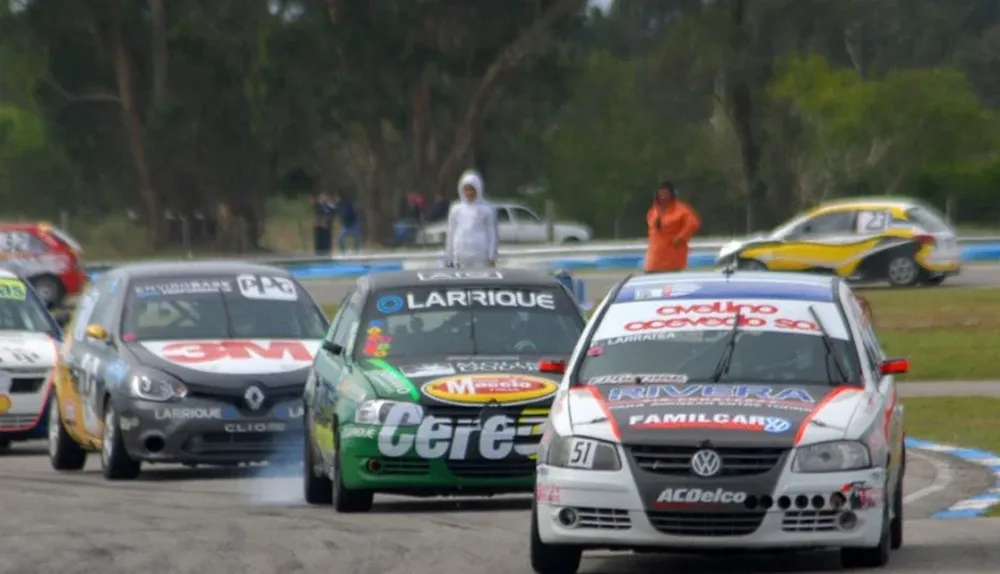 Larratea contuvo a Pontet y Ferra durante 20 vueltas