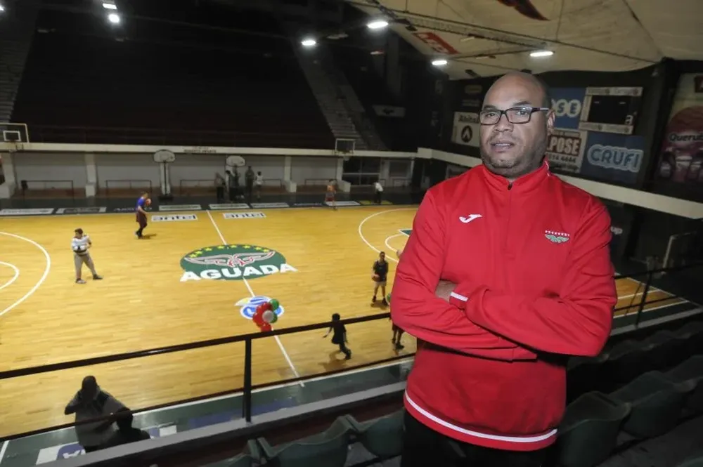 Fernando Cabrera, el DT de Aguada.