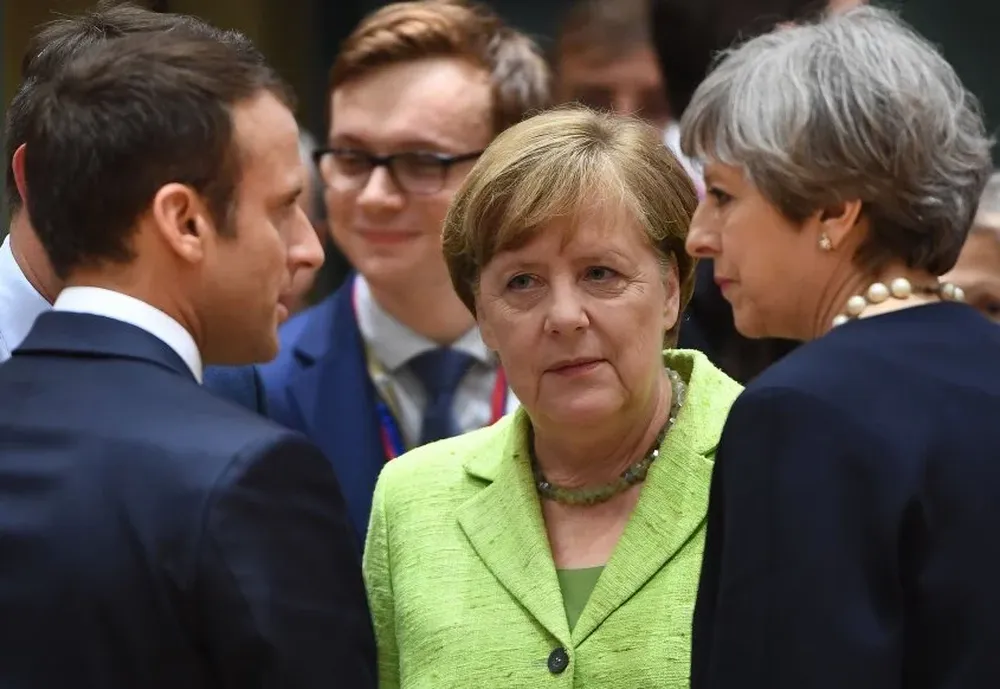 El presidente de Francia, Emmanuel Macron; la canciller alemana Angela Merkel y la primera ministra británica Theresa May