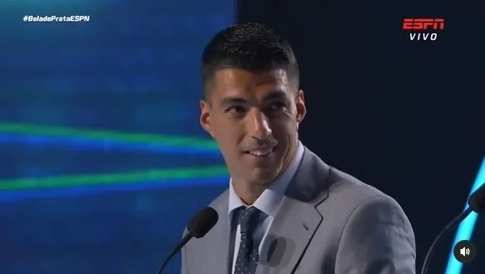 Luis Suárez al recibir el premio de ESPN Brasil
