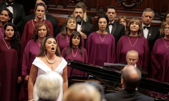 Sodre se desmarcó de integrantes del coro que le cantaron a Mujica y Topolansky