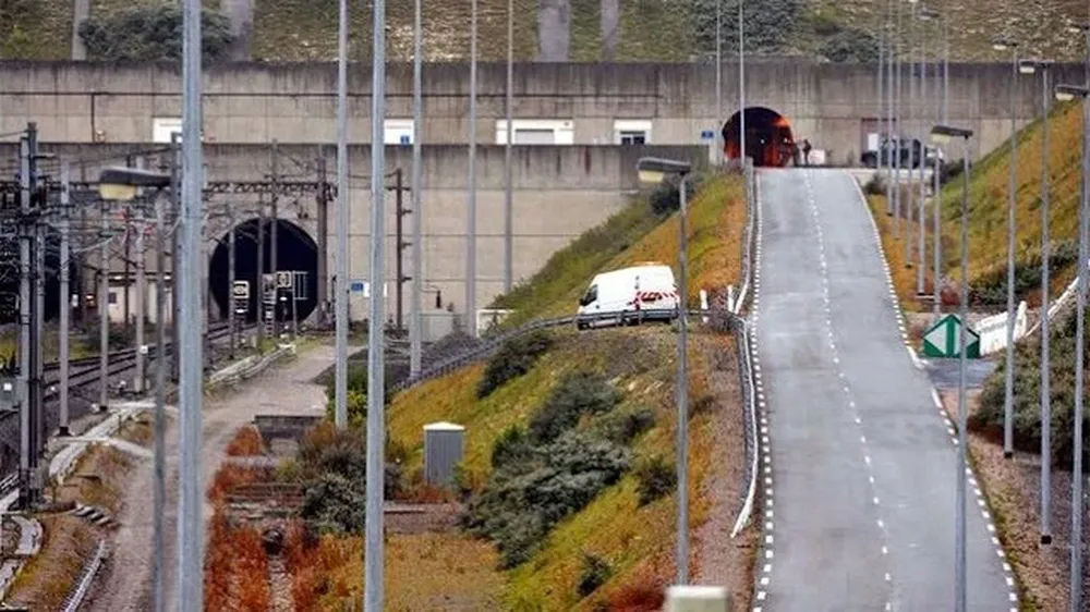 La empresa de servicios ferroviarios Eurostar debió anular este jueves 30 trenes de pasajeros.