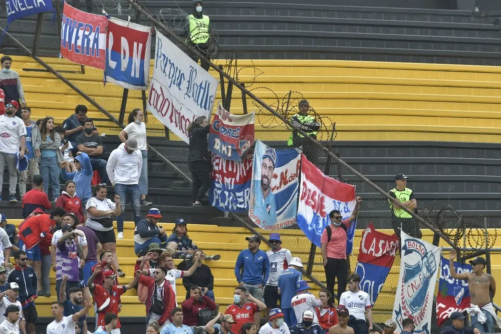 Hinchas de Nacional en el Campeón del Siglo