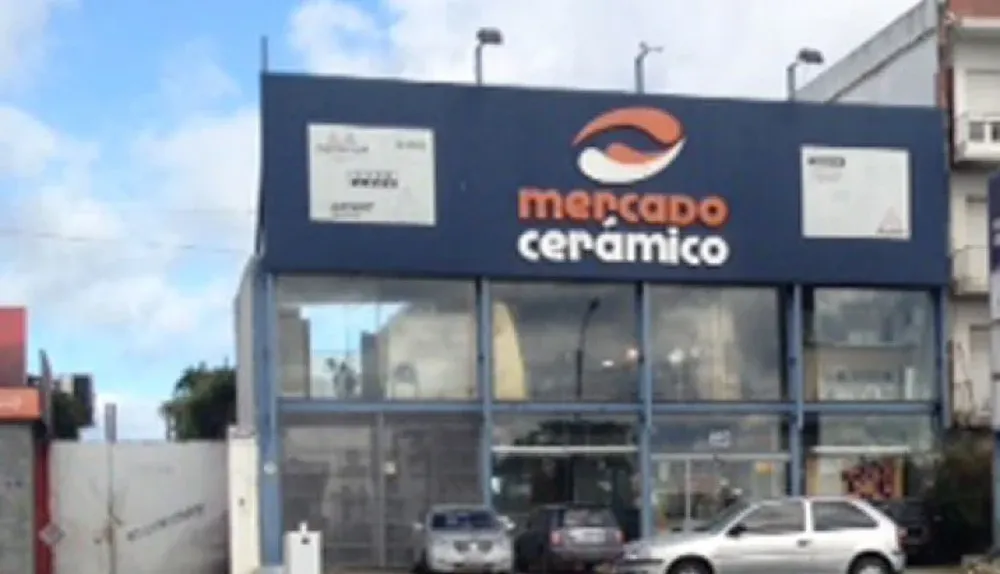 Frente del inmueble que rematará Héctor Bavastro en Misiones 1365