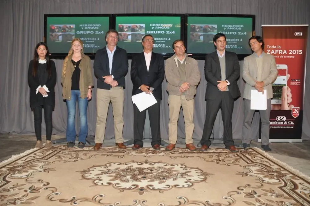 Representantes de las cabañas rochenses con el equipo de Zambrano & Cía