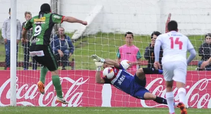 El penal que Conde le atajó a Figueroa, de El Tanque