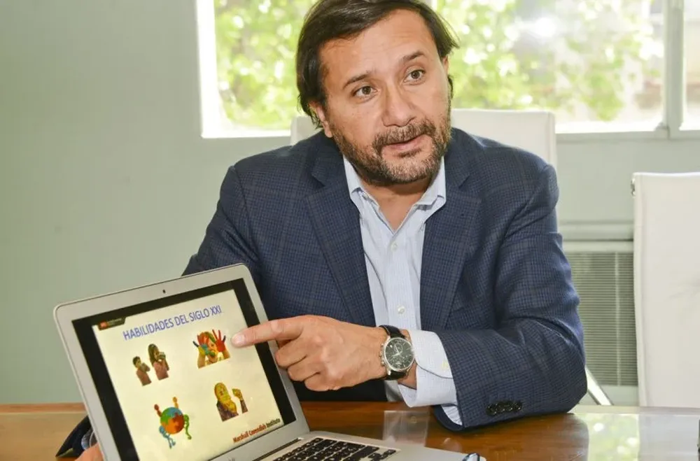 Alex Castillo es el gerente de Marshall Cavendish Education