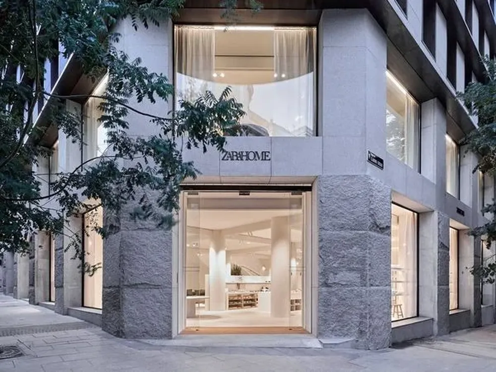 La fachada de la remodelada sede de Zara Home en Madrid